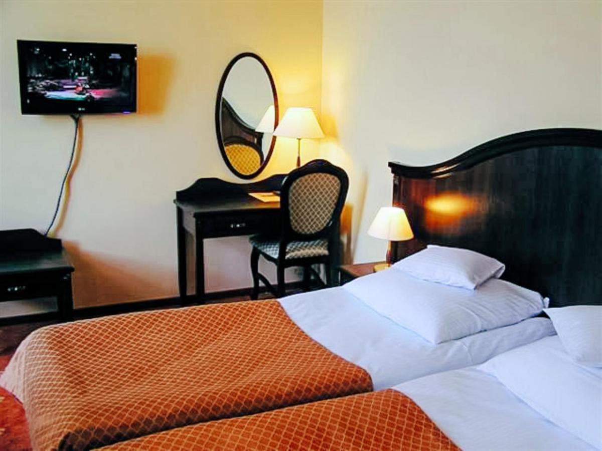 Hotel Zamek Krolewski W Rydzynie Rydzyna ภายนอก รูปภาพ
