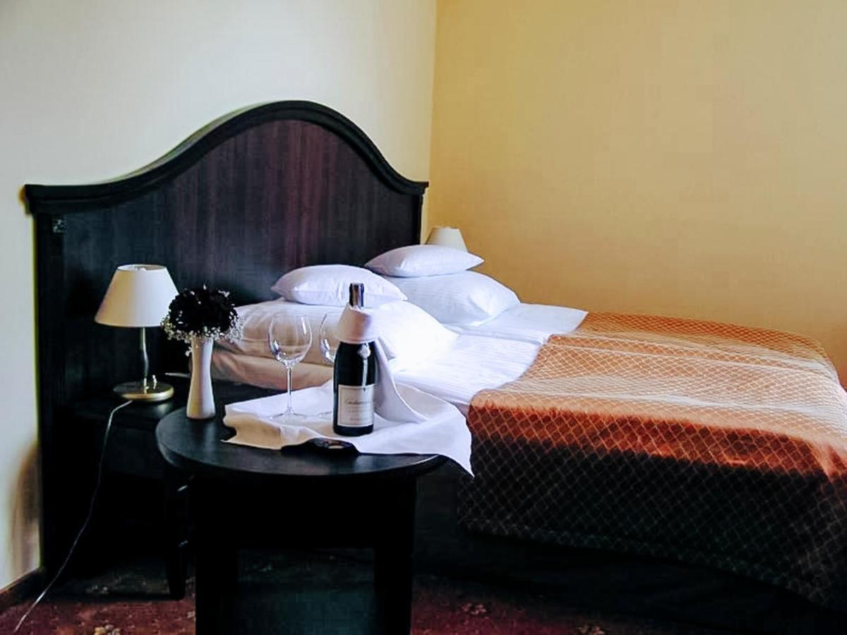 Hotel Zamek Krolewski W Rydzynie Rydzyna ภายนอก รูปภาพ
