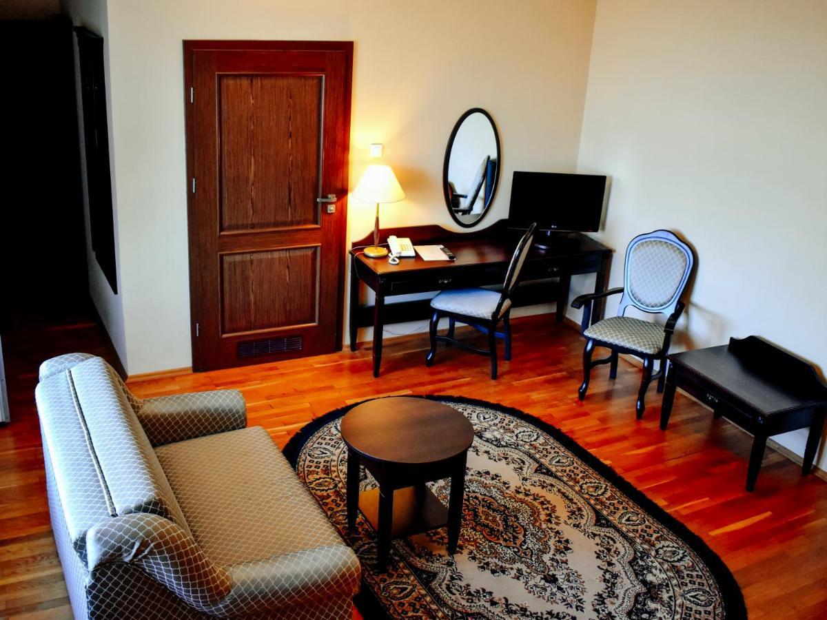 Hotel Zamek Krolewski W Rydzynie Rydzyna ภายนอก รูปภาพ