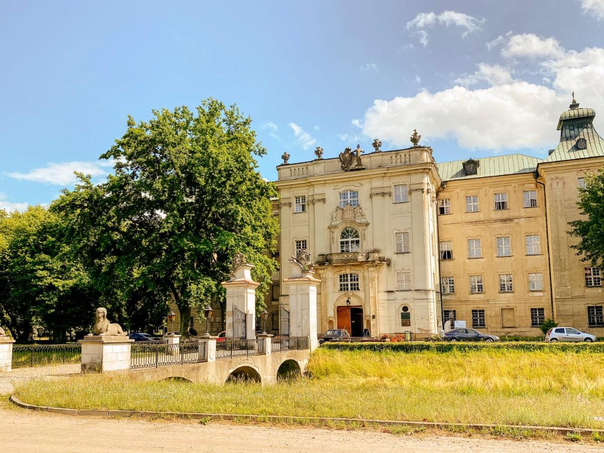 Hotel Zamek Krolewski W Rydzynie Rydzyna ภายนอก รูปภาพ