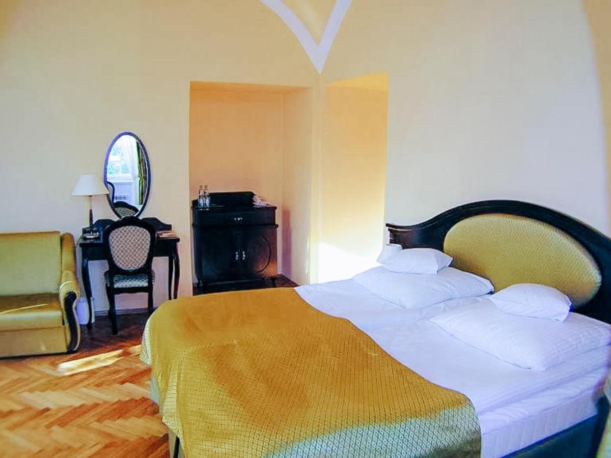 Hotel Zamek Krolewski W Rydzynie Rydzyna ภายนอก รูปภาพ