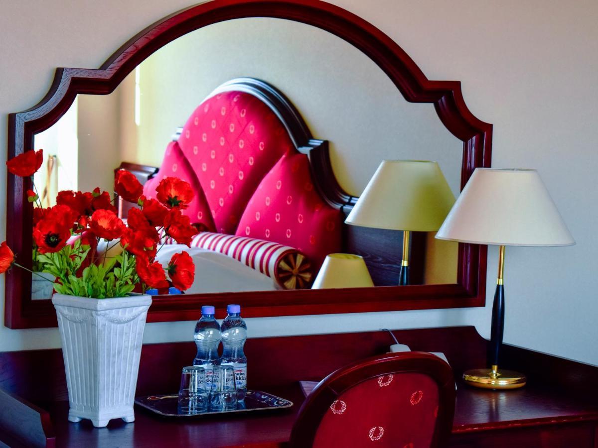 Hotel Zamek Krolewski W Rydzynie Rydzyna ภายนอก รูปภาพ