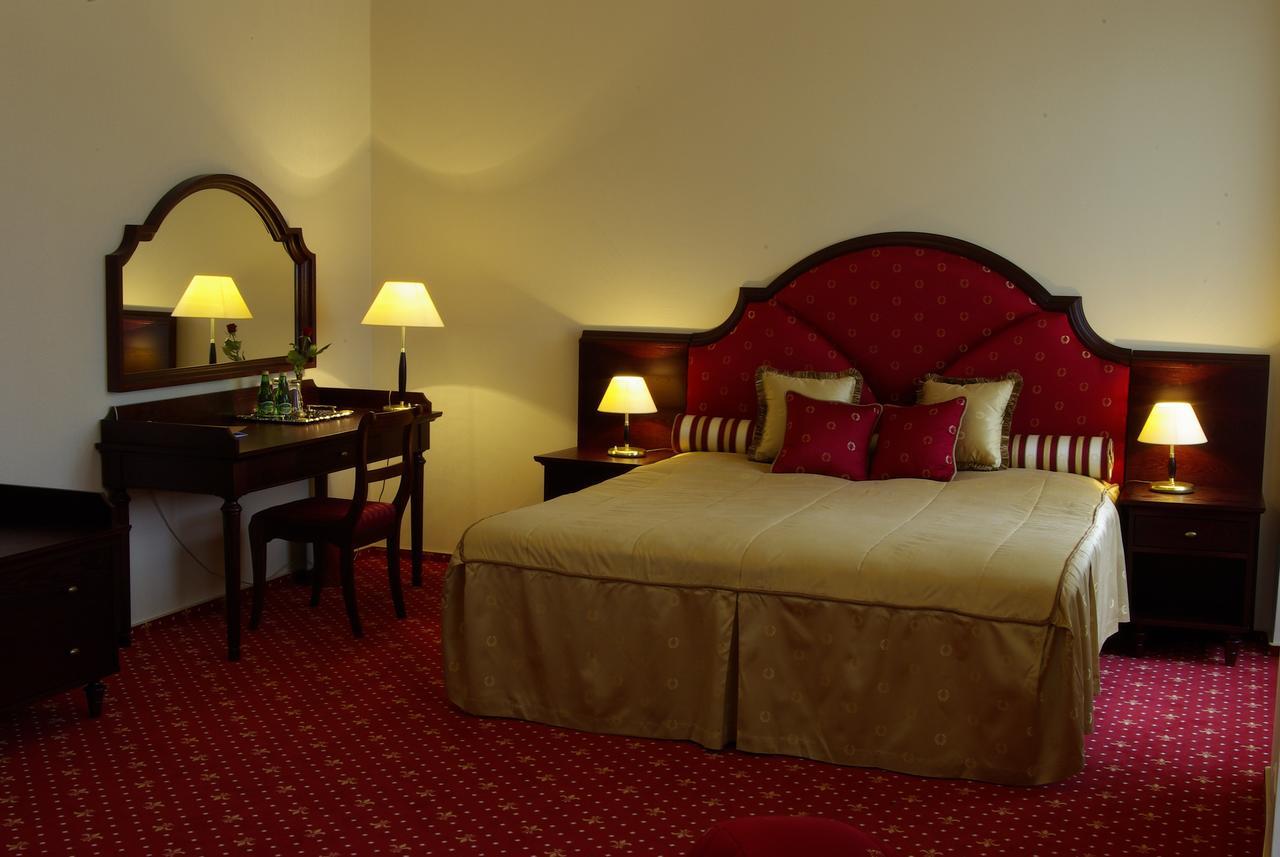 Hotel Zamek Krolewski W Rydzynie Rydzyna ภายนอก รูปภาพ